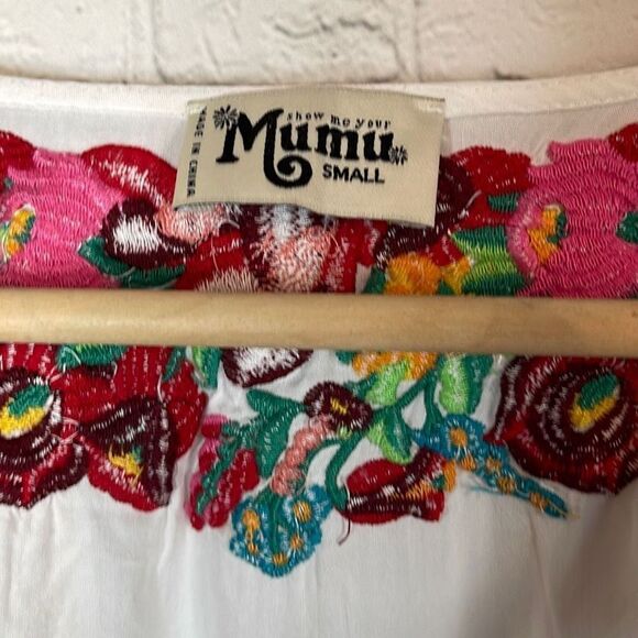 Show me Your Mumu Women’s White Oversized Cold Shoulder Embroidered Shirt  size - Picture 6 of 6